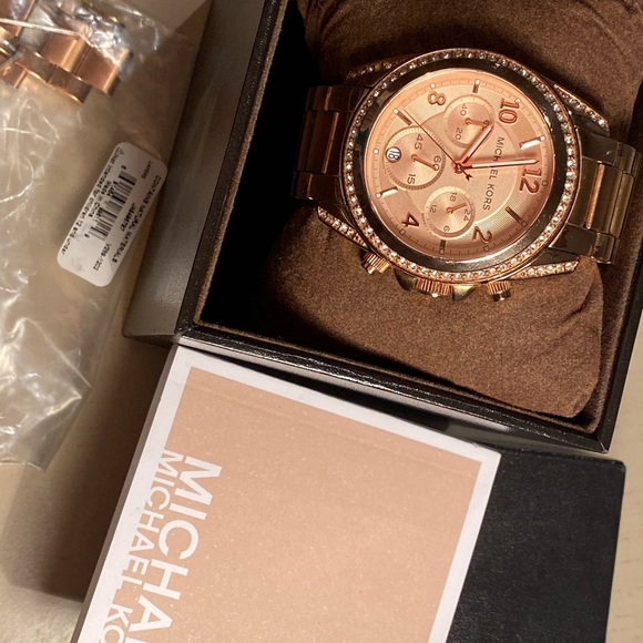 Michael Kors Ladies Watch - Picture 3 of 11